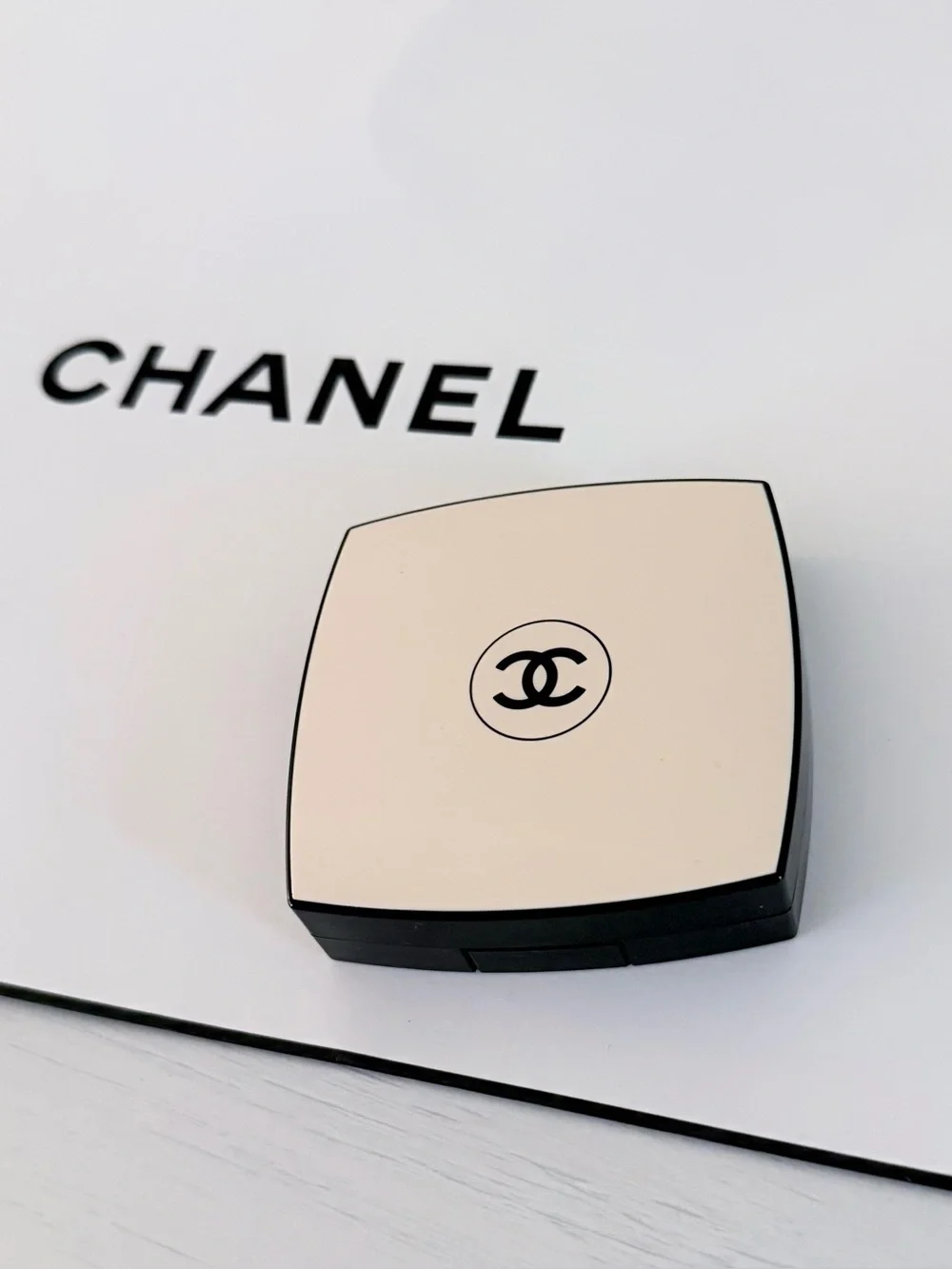 Chanel Limited Edition Les Beiges Healthy Glow Highlighting Powder